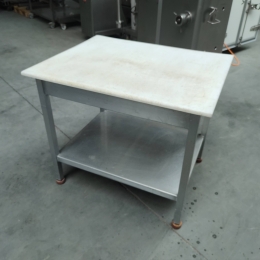 Ertalon table